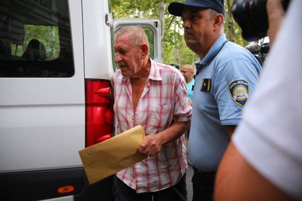 Privođenje osumnjičenih za malverzacije u INI na Županijski sud.