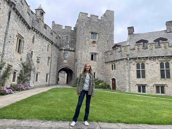 Španjolska princeza Leonor ispred UWC Atlantic Collegea u Walesu