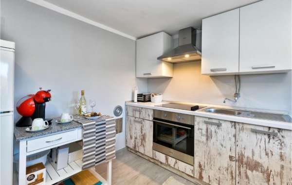 Nice home in Dragoslavec