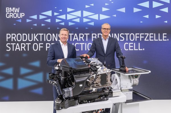 BMW pokrenuo proizvodnju sustava gorivnih ćelija za BMW iX5 Hydrogen s pogonom na vodik (Oliver Zipse i Frank Weber)