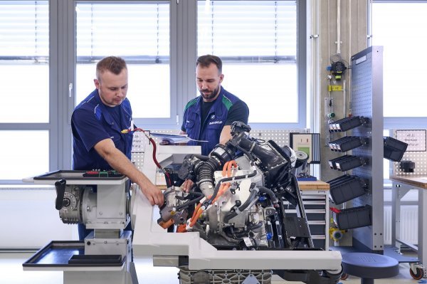 BMW pokrenuo proizvodnju sustava gorivnih ćelija za BMW iX5 Hydrogen s pogonom na vodik