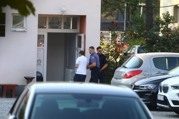 Privođenje optuženih za napad na zaštitara