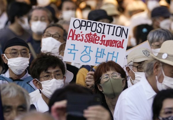 Prosvjed protiv državnog pogreba za Abea