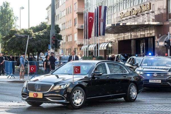 Turski predsjednik iz hotela Sheraton u policijskoj pratnji krenuo u Ured predsjednika RH