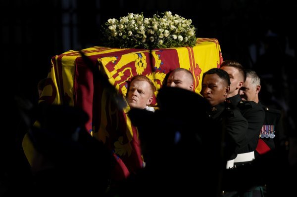 Lijes kraljice Elizabete II. na putu prema Londonu