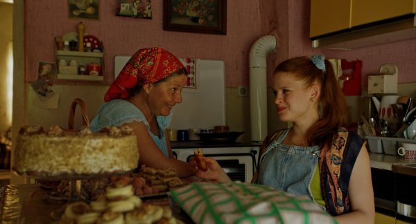 Prizori iz filma Nosila je rubac črleni