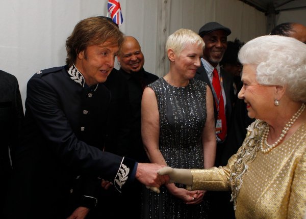 Kraljica Elizabeta II. i Paul McCartney
