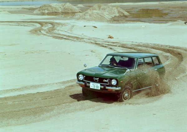 Subaru Leone 4WD Estate Van, prvi serijski izgrađen AWD osobni automobil u Japanu u rujnu 1972.