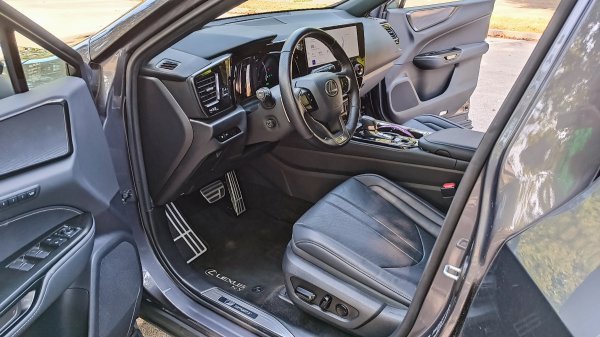 Lexus NX 450h+ F Sport AWD 5D E-CVT