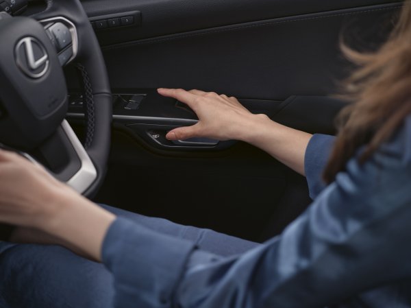 Lexus NX: sigurnosna kvaka