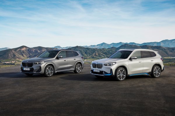 BMW X1 xDrive30e, BMW Individual Frozen Pure Grey metalik i BMW iX1 xDrive30, Mineral White metalik (desno)
