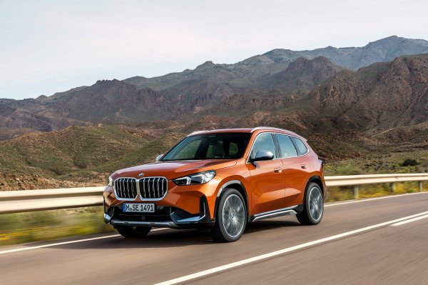 BMW X1 xDrive23i, Utah Orange metalik boja