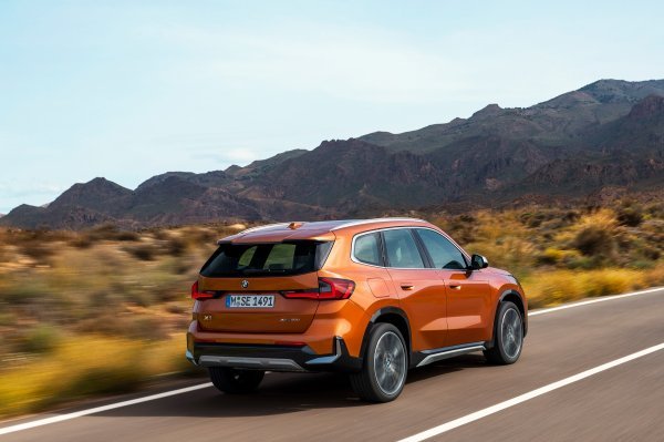 BMW X1 xDrive23i, Utah Orange metalik boja