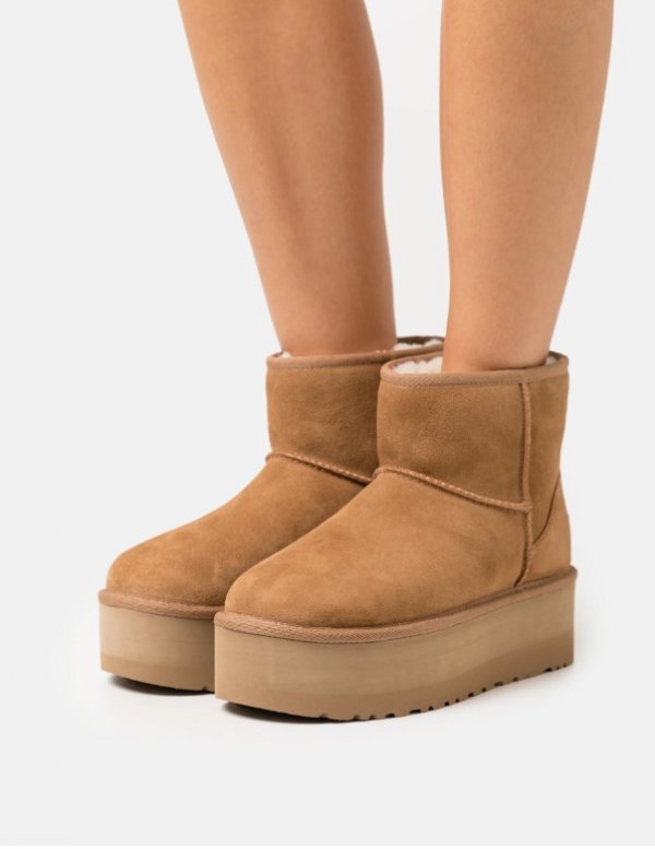 UGG Mini Classic gležnjače s platformom