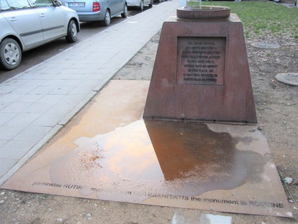 Spomenik rutini, Kaunas, Litva (2015)