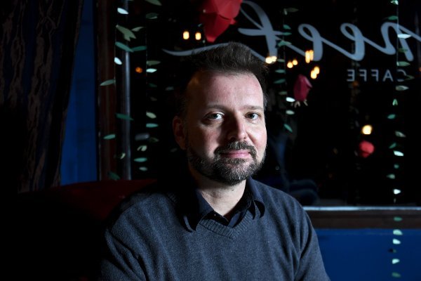 Vjeran Pavlaković: Mislim da ruska agresija na Ukrajinu neće imati veliki utjecaj na sovjetske spomenike u našoj regiji, jer za razliku od ostatka Istočne Europe sovjetska armija nije okupirala ove zemlje. No, u Srbiji, Republici Srpskoj i dijelovima Kosova vidjeli smo veliku podršku Rusiji, pa vjerojatno možemo očekivati ​​da će na tim mjestima niknuti novi proruski spomenici i murali