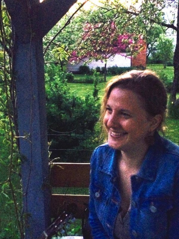 Katarina Damčević je doktorandica na Odsjeku za semiotiku pri Sveučilištu u Tartu u Estoniji. Na Sveučilištu radi kao koordinatorica programa u Doktorskoj školi, kao i asistentica pri Centru za akademsko pisanje i komunikaciju
