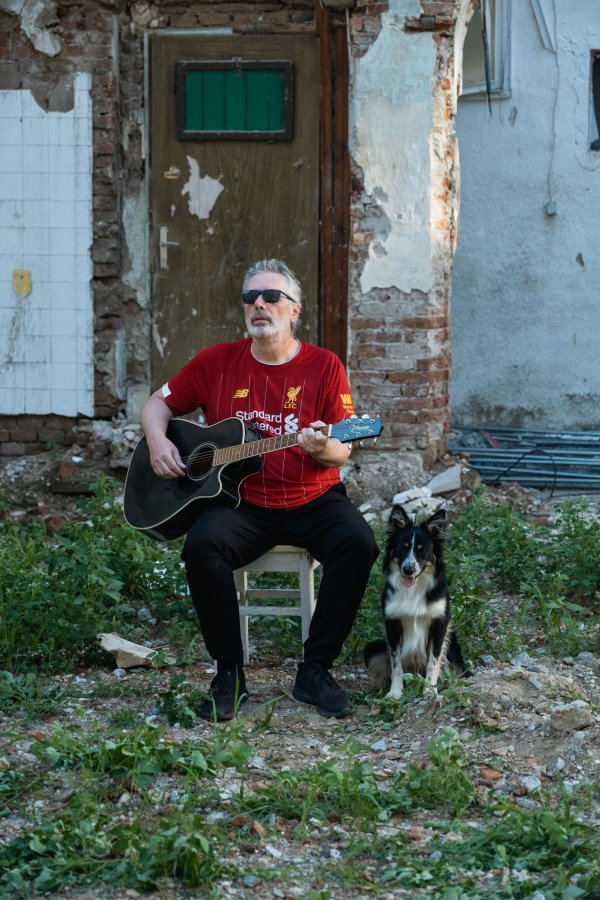 Srđan Gulić Gul i pas Argo na špici 'Metropolitanaca'