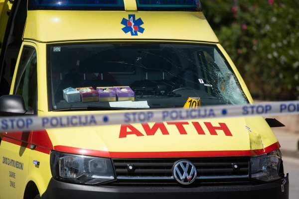 Teretno vozilo pogodilo pješakinju (74) preminula u bolnici