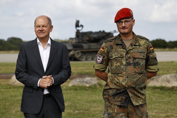 Olaf Scholz na poligonu tenkova u Njemačkoj