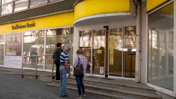 Klijenti Raiffeisen banke plaćaju najnižu postotnu naknadu