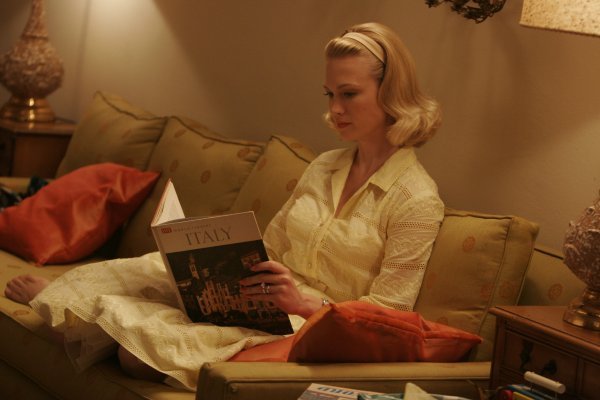 Betty Francis (January Jones)