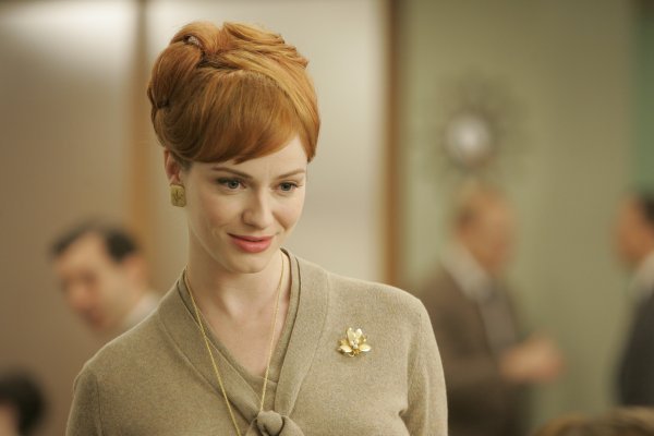 Joan Holloway (Christina Hendricks)