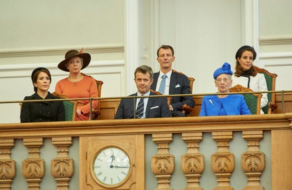Princeza Mary, princ Frederik, kraljica Margreth (u prvom redu), princ Joachim i princeza Marie (u drugom redu)