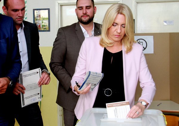 Željka Cvijanović na biralištu