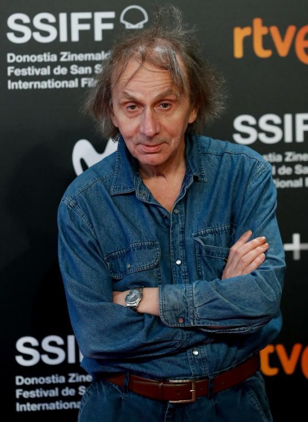 Michel Houellebecq je često prozivan kao 'l'enfant terrible' europske književnosti. Jedan je od najkontroverznijih pisaca današnjice, a romani mu se u pravilu bave tabu temama sadašnjosti