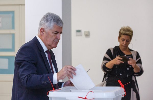 Dragan Čović u pratnji supruge glasao na izborima u BiH