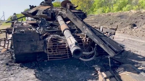Uništeni T-90 u okolici Harkiva, snimljen u svibnju 2022.