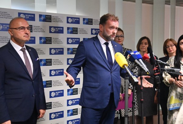 Banožić i Grlić Radman na predstavljanju kampanje 'We are NATO'