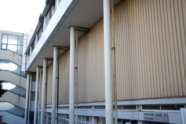 Oštećenja na Domu sportova
