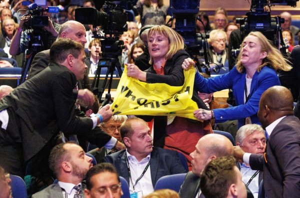 Prosvjed Greenpeacea na konferenciji Torijevaca