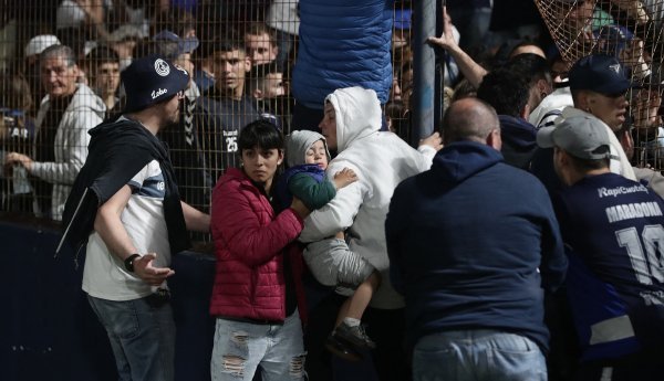 Kaos na utakmici Gimnasia La Plata - Boca Juniors