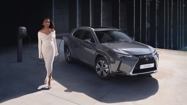 Lexus UX 300e: Lice i glas kampanje za lansiranje novog UX-a međunarodno je priznata glazbenica Joy Crookes