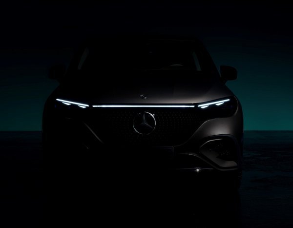 Mercedes pokazao najavnu sliku vanjskog izgleda EQE SUV-a uoči premijere
