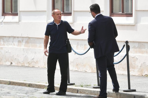 Optuzeni hrvatski piloti nakon sastanka u Vladi, kolovoz 2022.