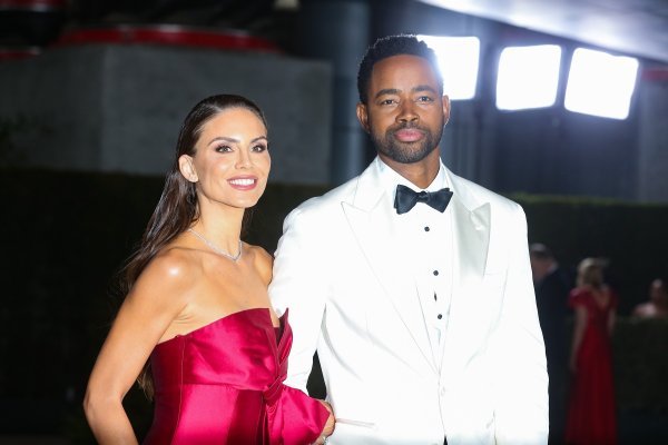 Nina Seničar i Jay Ellis