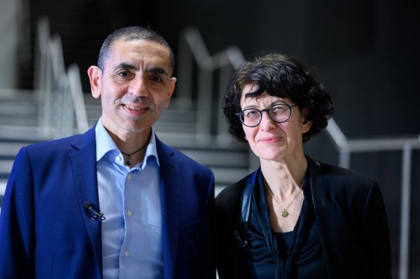Oezlem Tuereci i Ugur Sahin  Özlem Türeci i Uğur Şahin