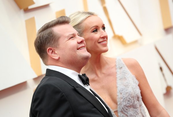 James Corden sa suprugom