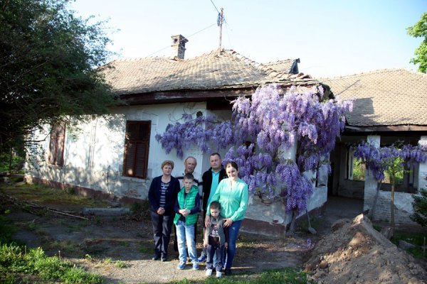 Grupni portret obitelji Burčak na imanju u Opatovcu, okolica Vukovara, 2016. Kristina Leko