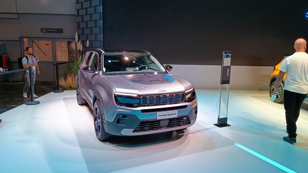 Jeep je po mnogima ostao dužan posjetiteljima Pariškog salona automobila izloživši samo model Avenger