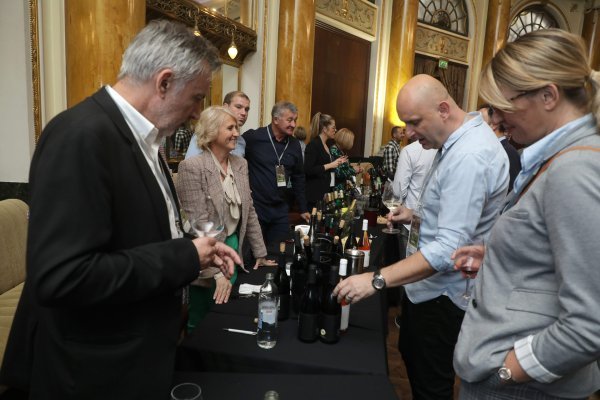 Tomislav Tolušić i Miroslav Škoro na događaju udruge Graševina Croatica