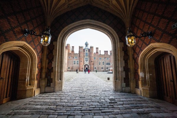 Hampton Court palača poznatija kao palača Tudor