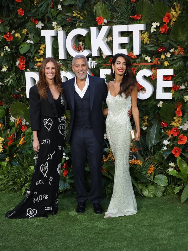 Julia Roberts, George i Amal Clooney