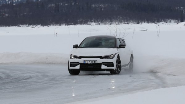 Kia pronašla način kako brže puniti EV6 po hladnom vremenu