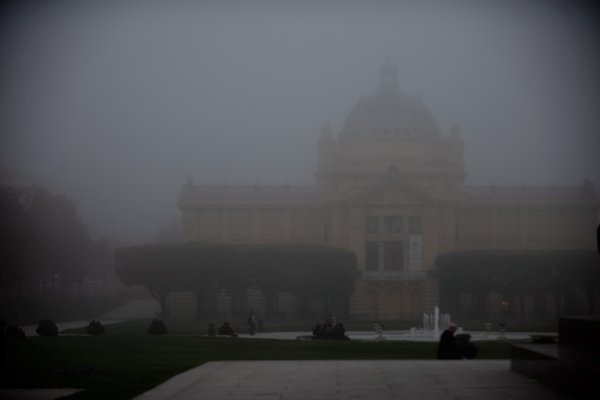 Zagreb u magli