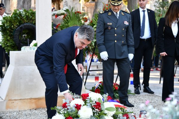 Zoran Milanović u Dubrovniku položio cvijeće za poginule branitelje